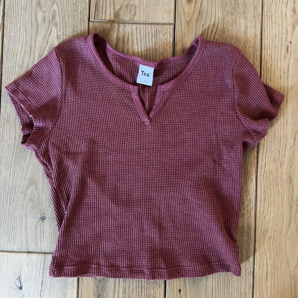 Aritzia TNA waffle-knit notch cropped tee